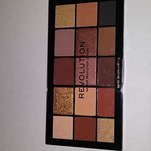 NWT Revolution Reloaded Velvet Rose pallette